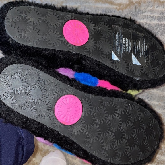 NWOT UGG SLIPPERS size  7 - Picture 2 of 8